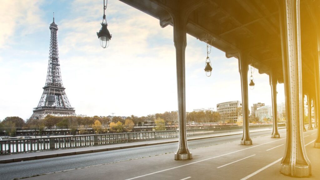 Eiffel tower Bir Hakeim Bridge Photo spot