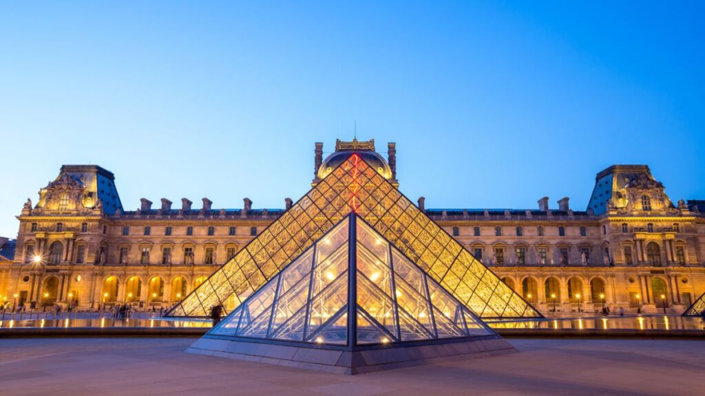 Pyramide du Louvre