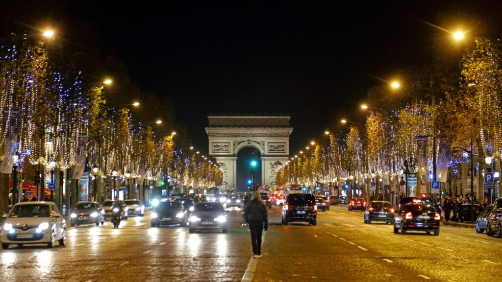 Ubigi blog winter christmas destinations france winter paris