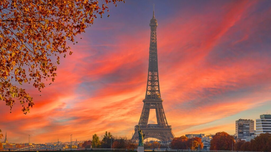 Ubigi Blog Romantic Escapes Valentine Day Europe Paris France