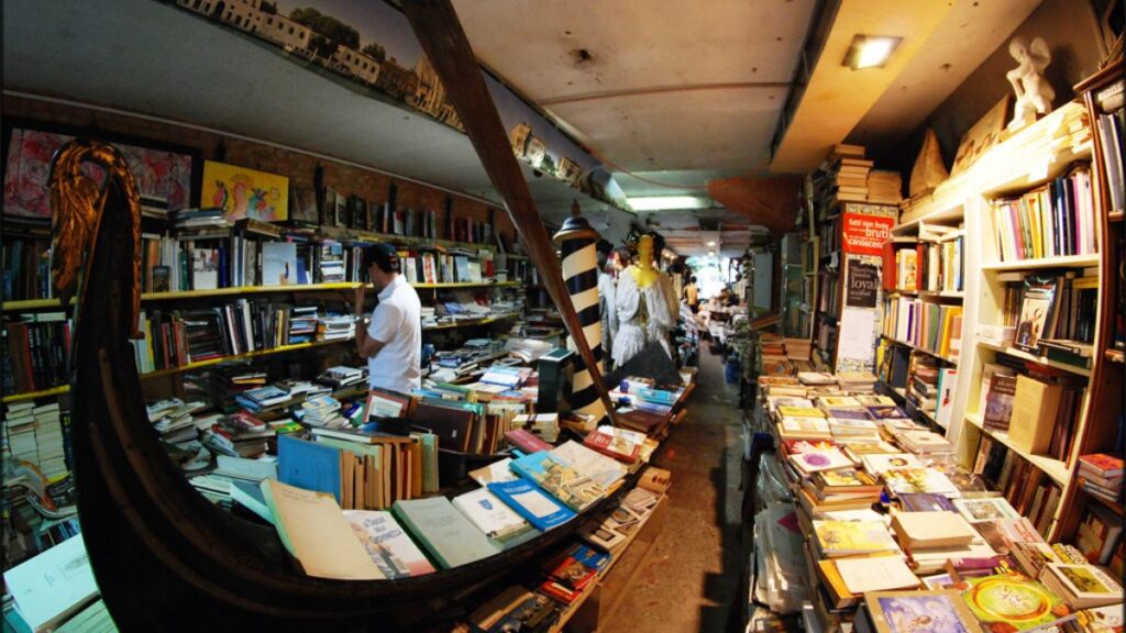Ubigi Travel Blog Visit Venice Itinerary Attractions Libreria Acqua Alta