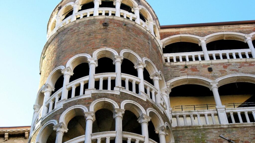 Ubigi Travel Blog Visit Venice Itinerary Attractions Scala Contarini del Bovolo