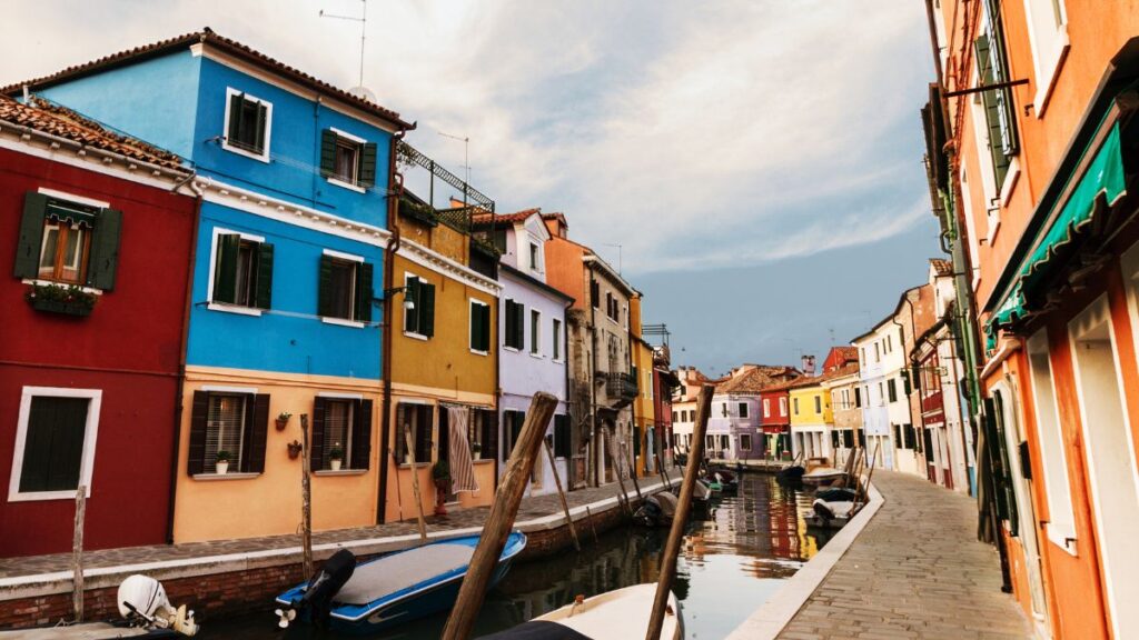 Ubigi Travel Blog Visit Venice Itinerary Lagoon Islands Burano