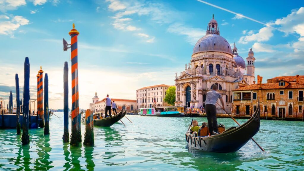 Ubigi Blog Romantic Escapes Valentine Day Europe Venice Italy