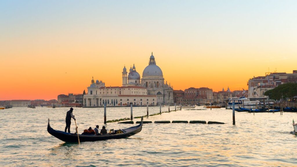 Ubigi Travel Blog Visit Venice Itinerary Travel tips navigating gondolas water taxis
