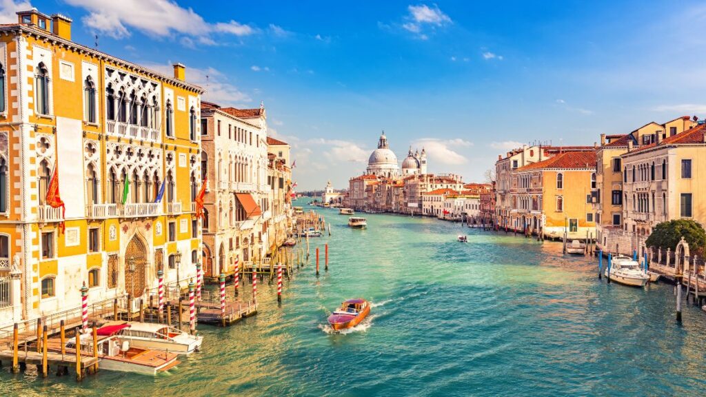 Ubigi Travel Blog Visit Venice Itinerary Travel tips best time summer