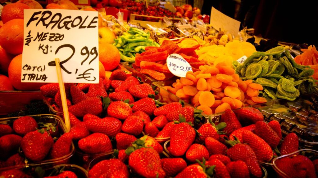 Ubigi Travel Blog Visit Venice Itinerary Attractions Rialto Market