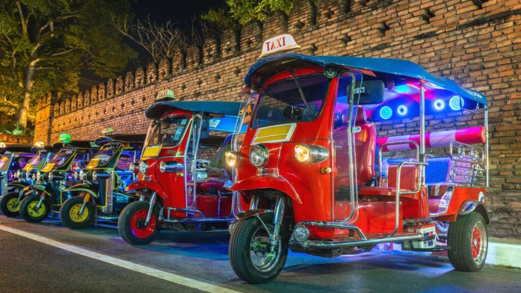 Explore the city with Tuk Tuks at night