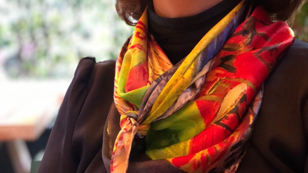 Where to buy souvenirs in Rome? Discover Italian Scarves & other Fashion Flair in gift shops