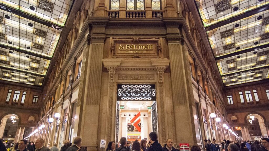 Where to buy souvenirs in Rome? Buy books in the Feltrinelli library