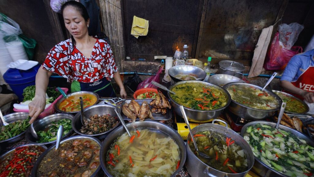 Discover food markets in Bangkok during your trip
