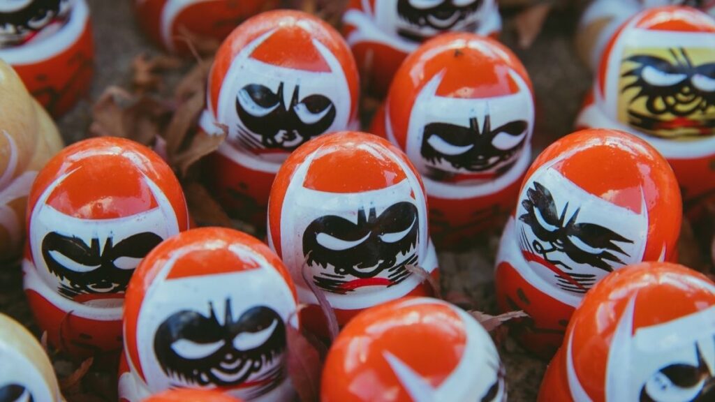 Where to buy souvenirs in Tokyo? Daruma dolls are said to bring strength and good fortune