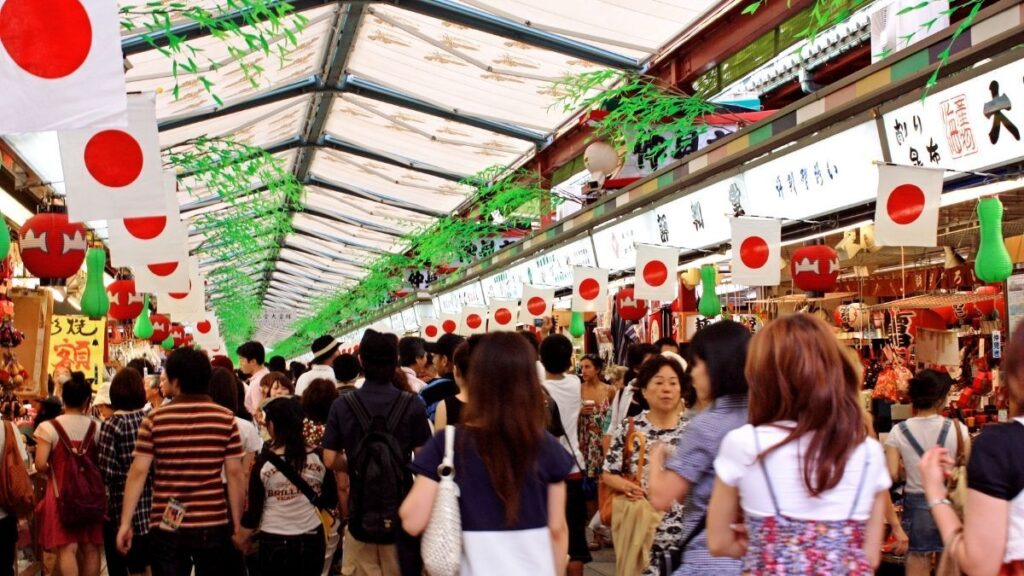 Where to buy souvenirs in Tokyo? Discover Tokyo's old-world charm in Nakamise-dori