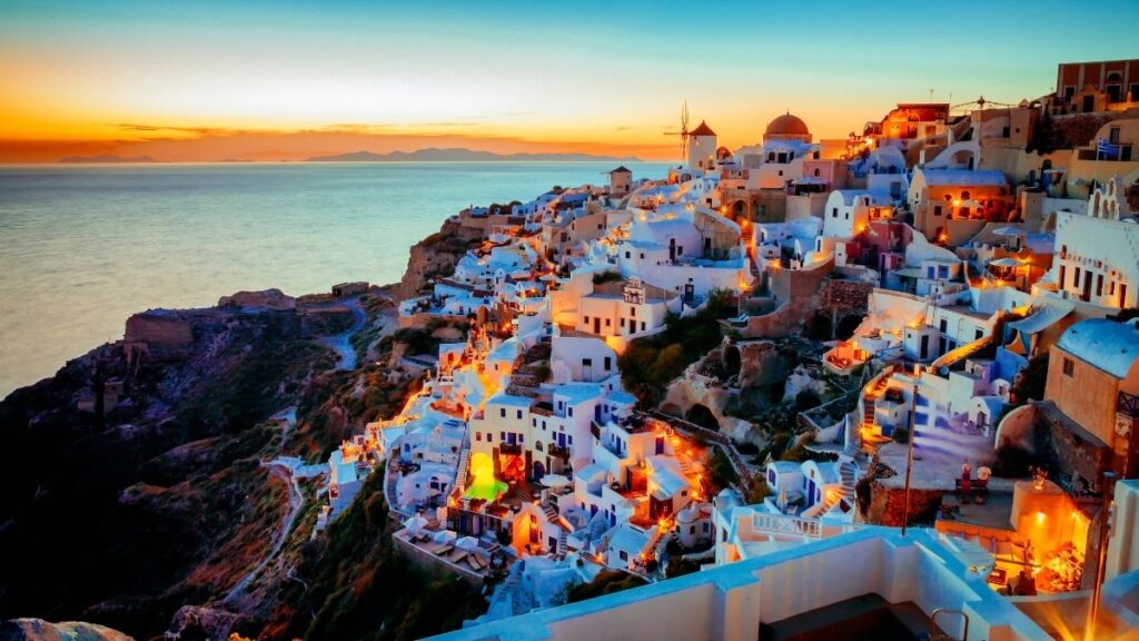 Visit Greece : The Ultimate Itinerary -Witness the legendary sunset in Oia