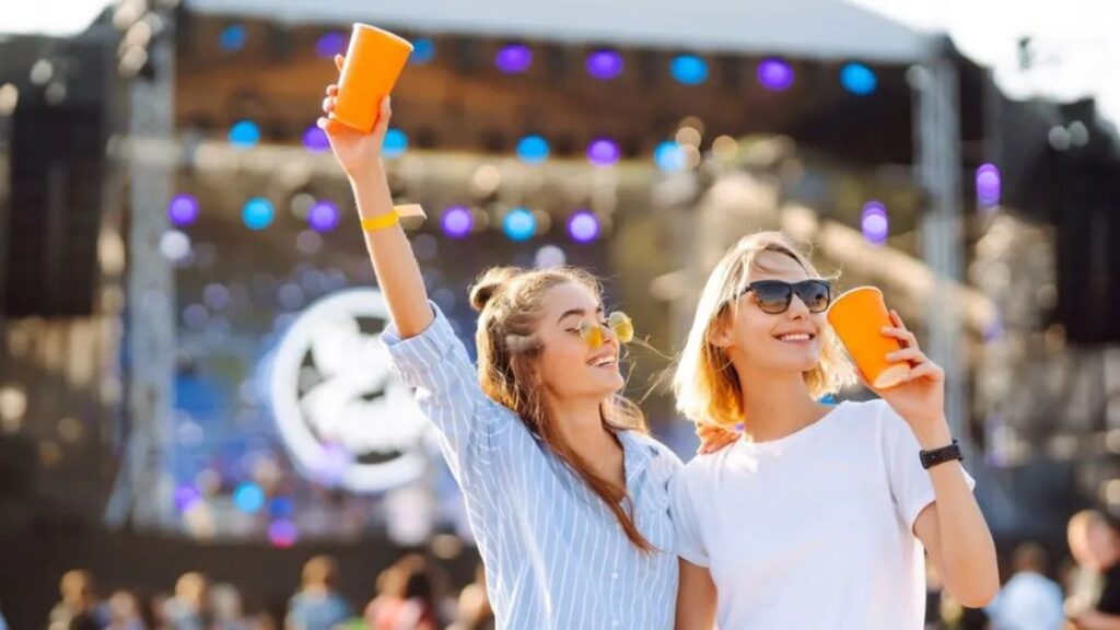 N'oubliez pas d'emporter des en-cas et de l'eau pour rester énergique et hydraté lors du festival Primavera Ground à Barcelone.