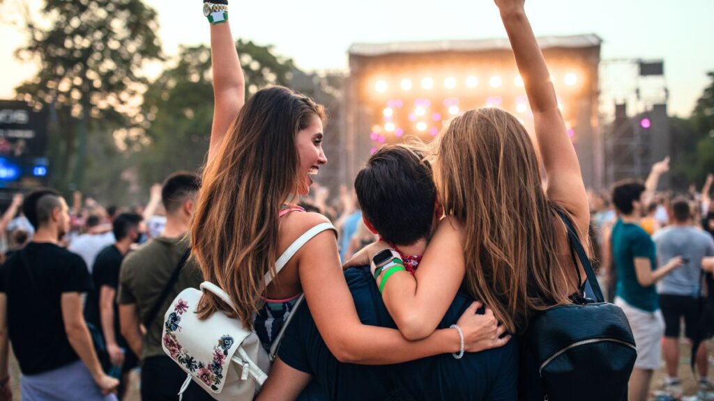 Only pack necessary items useful for the Sonar and OffSonar festival