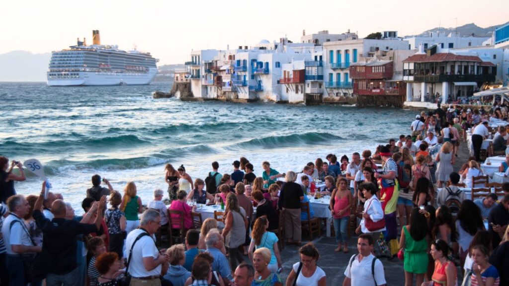 Plan your trip properly to avoid crowded Greece