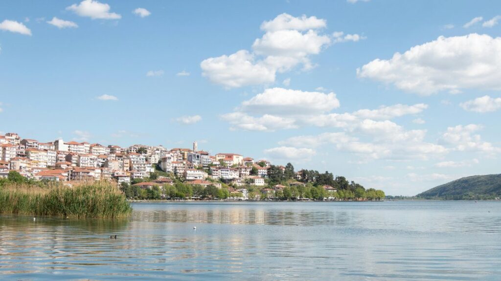 Enjoy the lakeside of Kastoria