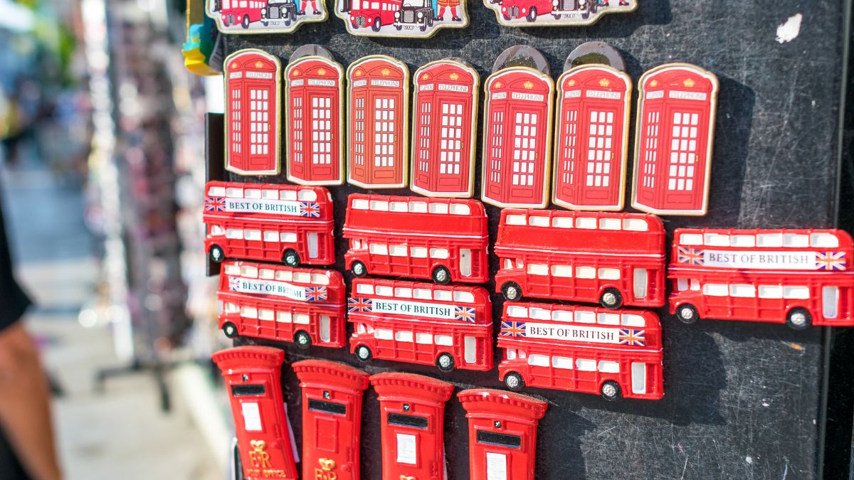 Where to buy souvenirs in London?