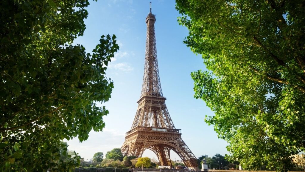 10 Essential Apps for Your Unforgettable Trip to France 