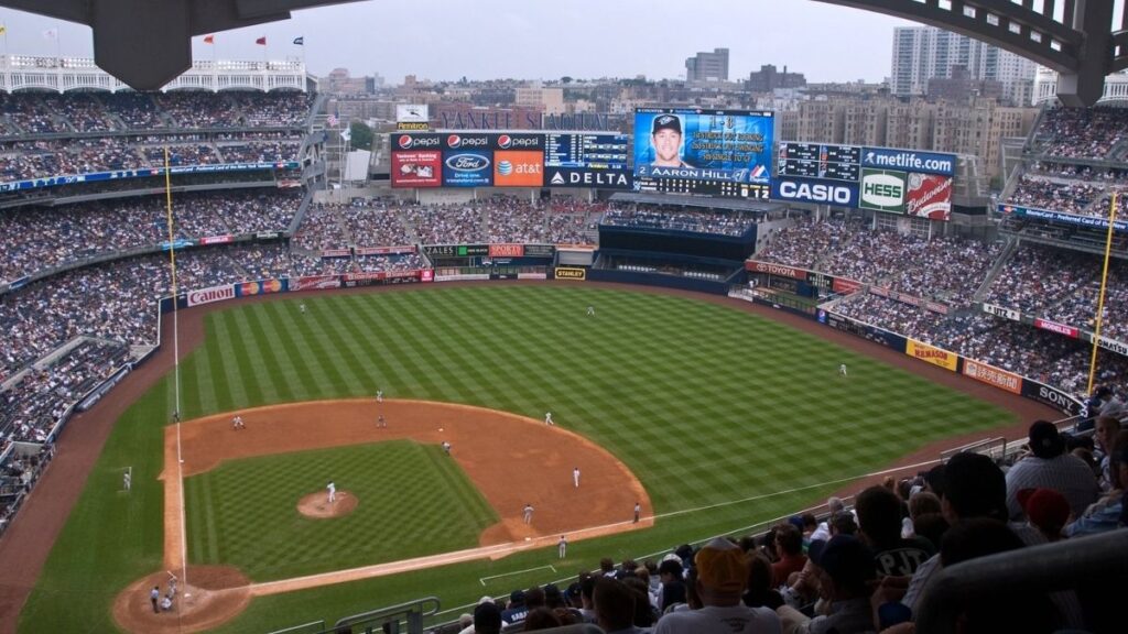 Le Yankee Stadium est l'un des lieux les plus emblématiques à visiter lors d'un séjour dans le Bronx, à New York.