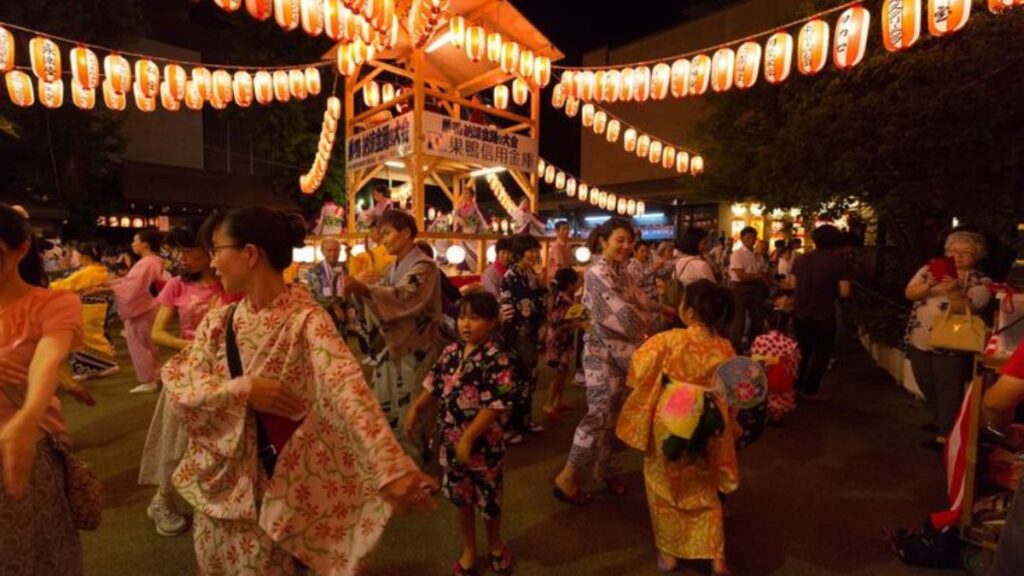 Redditが教える日本旅行に役立つ10の必須ポイント - 日本で欠かせない季節の祭りと行事を計画しよう