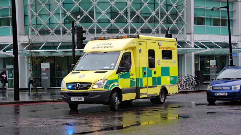 Keep emergency contacts handy — travel tips for Americans visiting London.”
