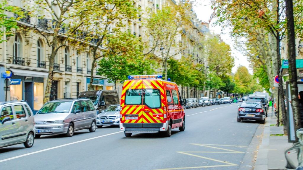 Write down the emergency numbers and phrases to help you in France