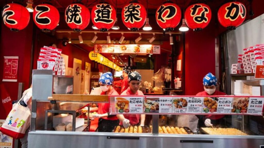 Redditが教える日本旅行に役立つ10の必須ポイント ：地元のストリートフードを食べよう