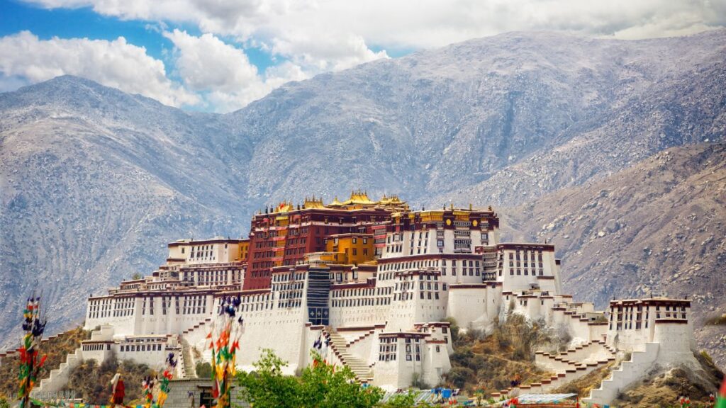 Experience Tibetan Culture in the Potala Palace