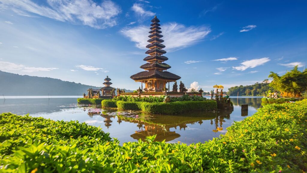 10 Bali Luxury Beach Resorts with Family-Friendly Gems