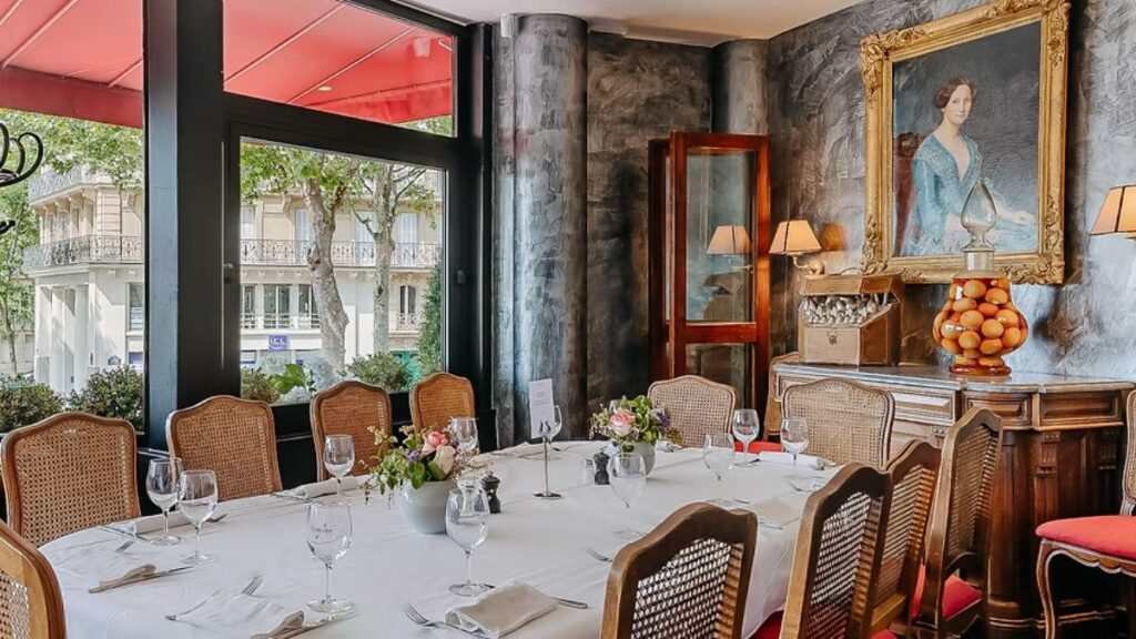 La Terrasse du 7e in Paris mit atemberaubendem Blick auf den Eiffelturm