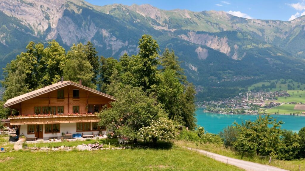 10 wichtige Tipps für lokale Reisen in der Schweiz: In Berghütten übernachten