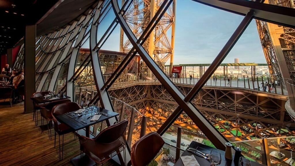 Restaurant Le Ciel de Paris im Eiffelturm in Paris
