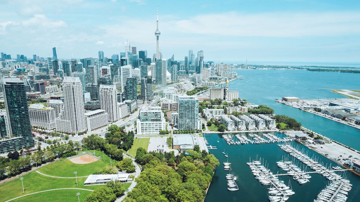 10 Must-Visit Toronto Attractions for an Unforgettable Experience
