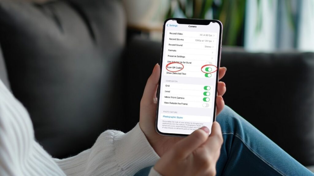 Gehen Sie zu Einstellungen, Kamera-App und aktivieren Sie die Option "QR-Codes scannen".