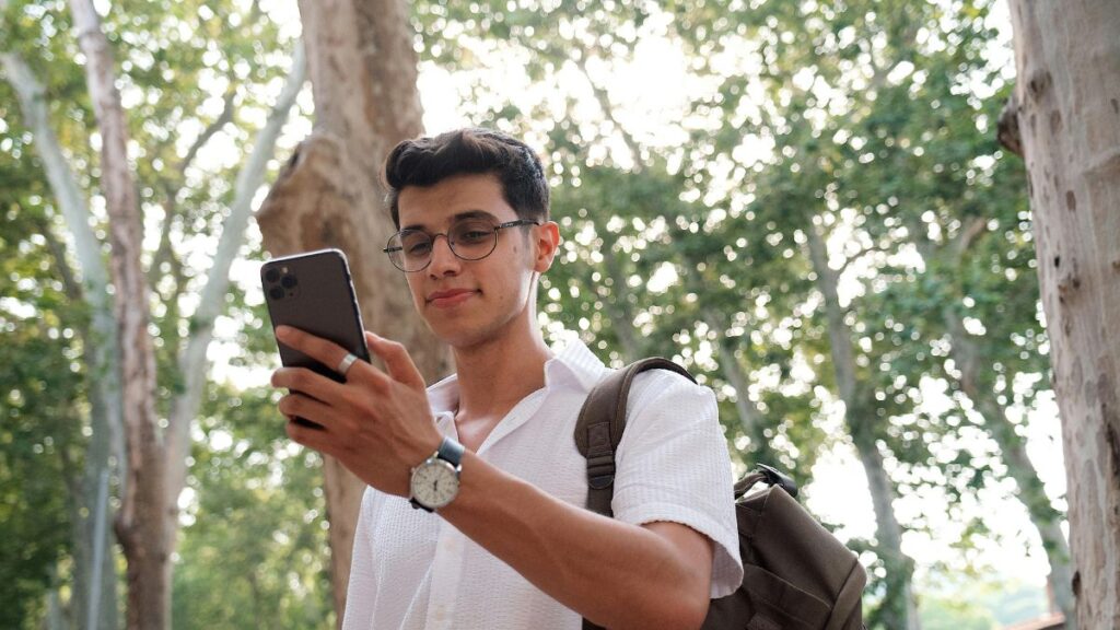 Tracking Data Usage Matters While Traveling