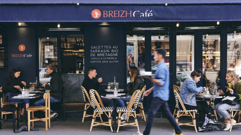 Must Things to Do in Paris : Taste French Cuisine in Le Marais