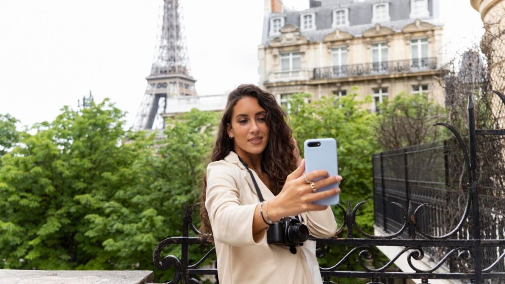 Why use an eSIM when traveling to France?