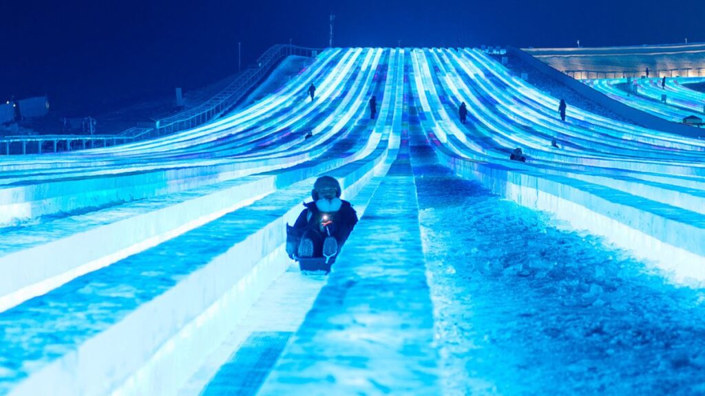 China Ice Festival Harbin - diverses activités telles que des toboggans de glace