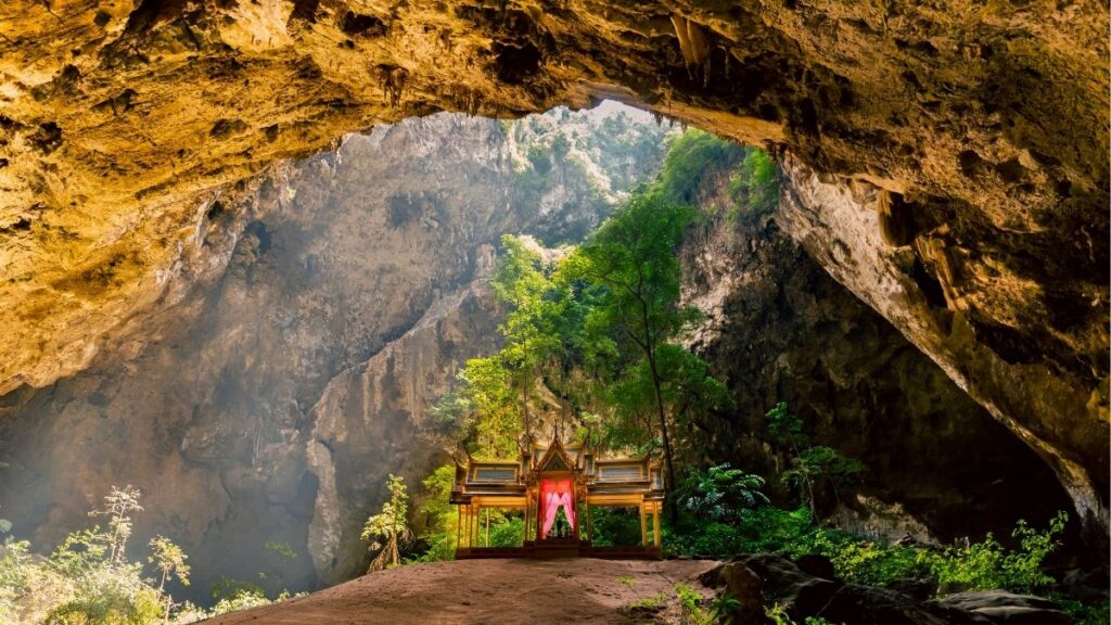 Discover hidden gems while roaming in Thailand with Ubigi eSIM