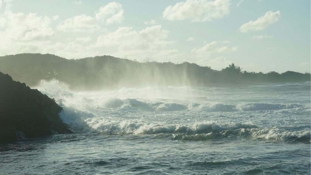 Stay informed during Puerto Rico's rainy season with Ubigi eSIM