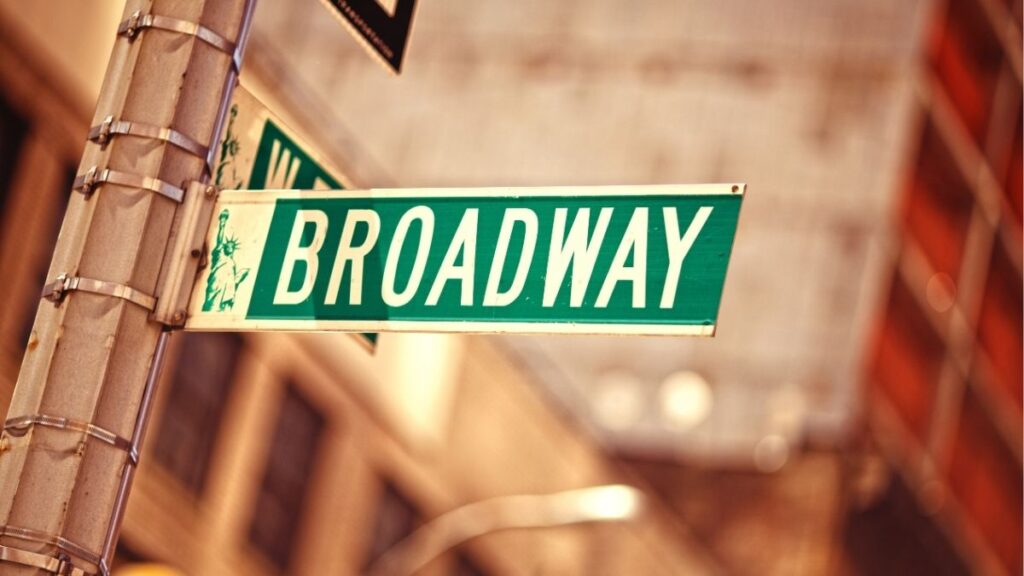 Bleiben Sie mit Ubigi eSIM in Verbindung, während Sie nach den besten Souvenirs in New York suchen