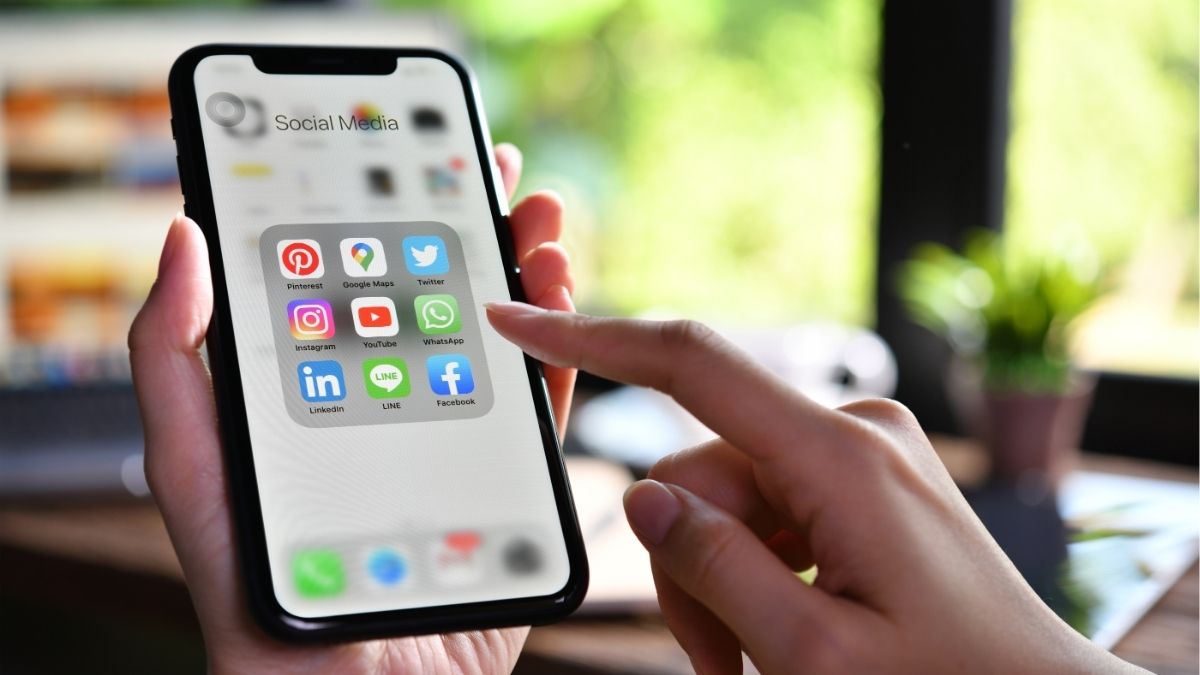 How to Save Mobile Data While Traveling