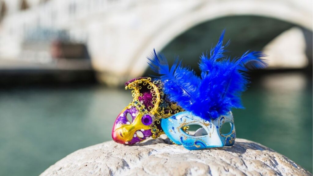 Trouvez votre masque traditionnel vénitien pour le carnaval avec les forfaits Ubigi eSIM