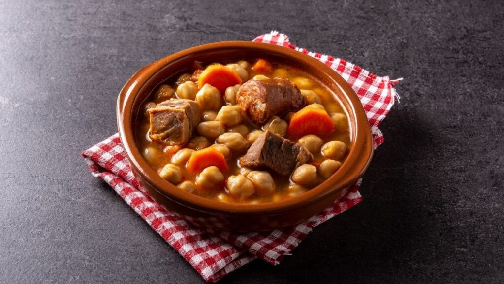 Find the best food spots in Central Spain with Ubigi eSIM