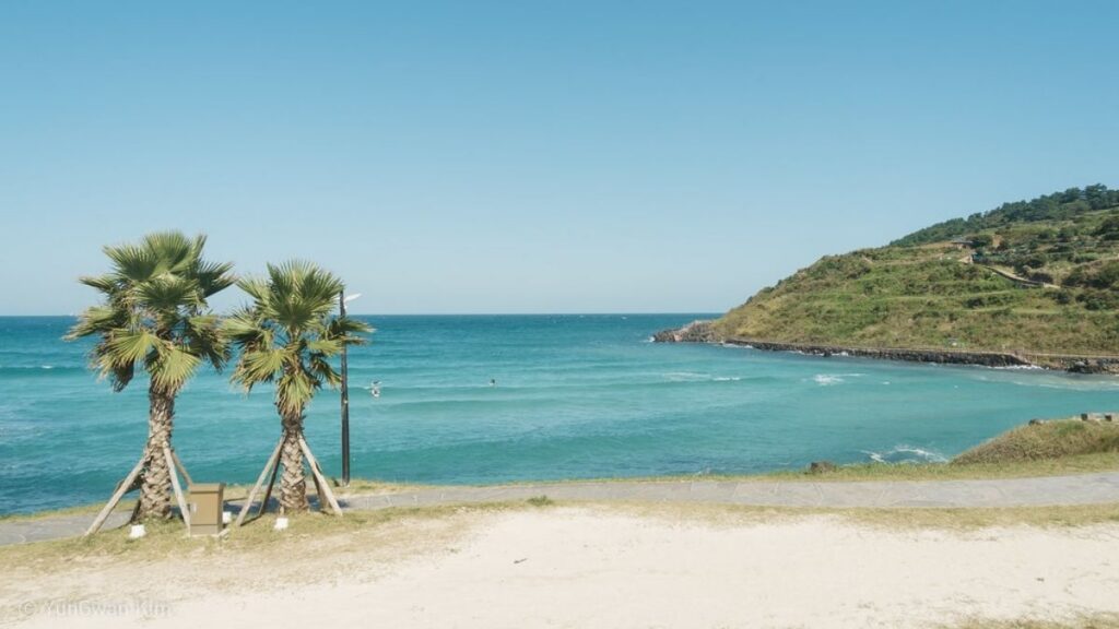 Travel Guide to Jeju Island - Hamdeok Beach