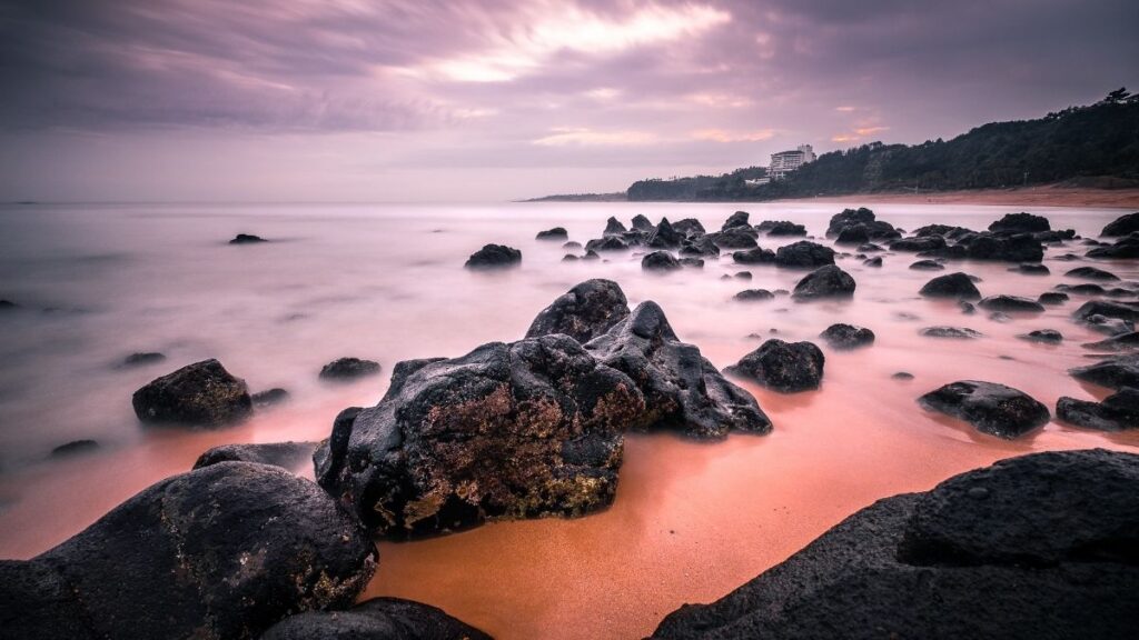 Travel Guide to Jeju Island - Jungmun Saekdal