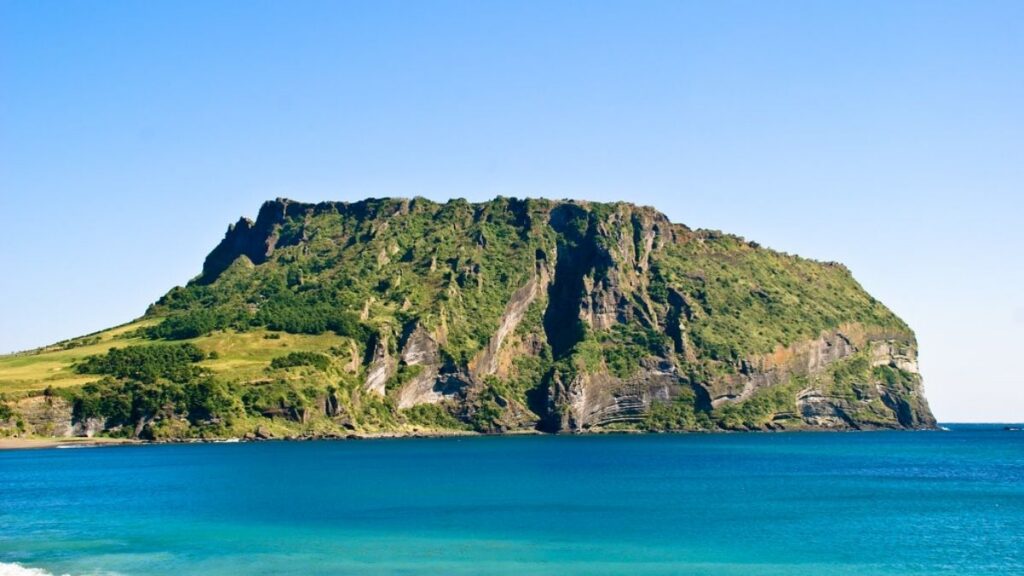 Travel Guide to Jeju Island - Seongsan Ilchulbong