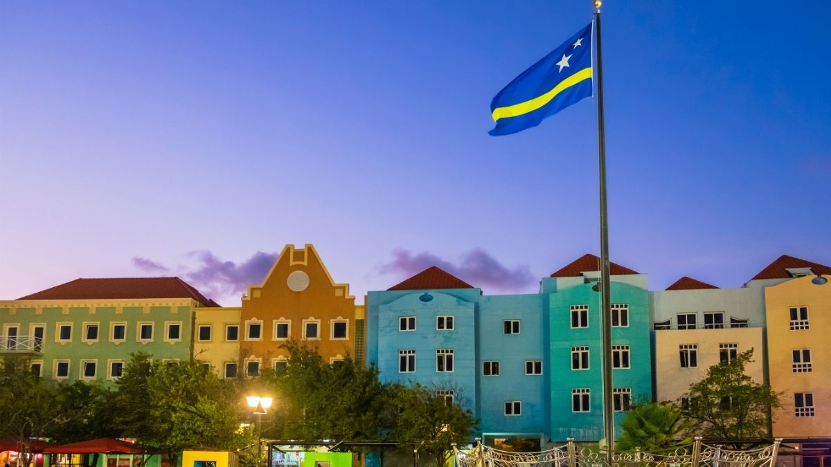 Ubigi Travel blog: Ultimate Guide to Diving in Curaçao